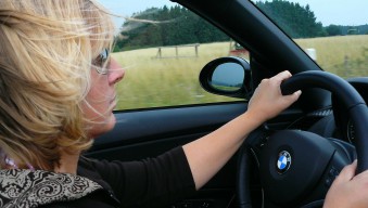 woman-in-a-car-glastory