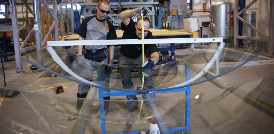 zwaarlijvigheid straal Drama Glass bending and tempering – no more flat thinking for a curved world -  Glastory