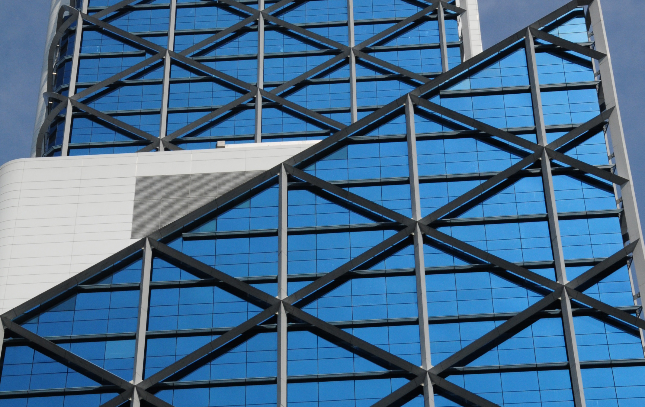 Smart architectural glass dynamic and multifunctional (2/2) Glastory